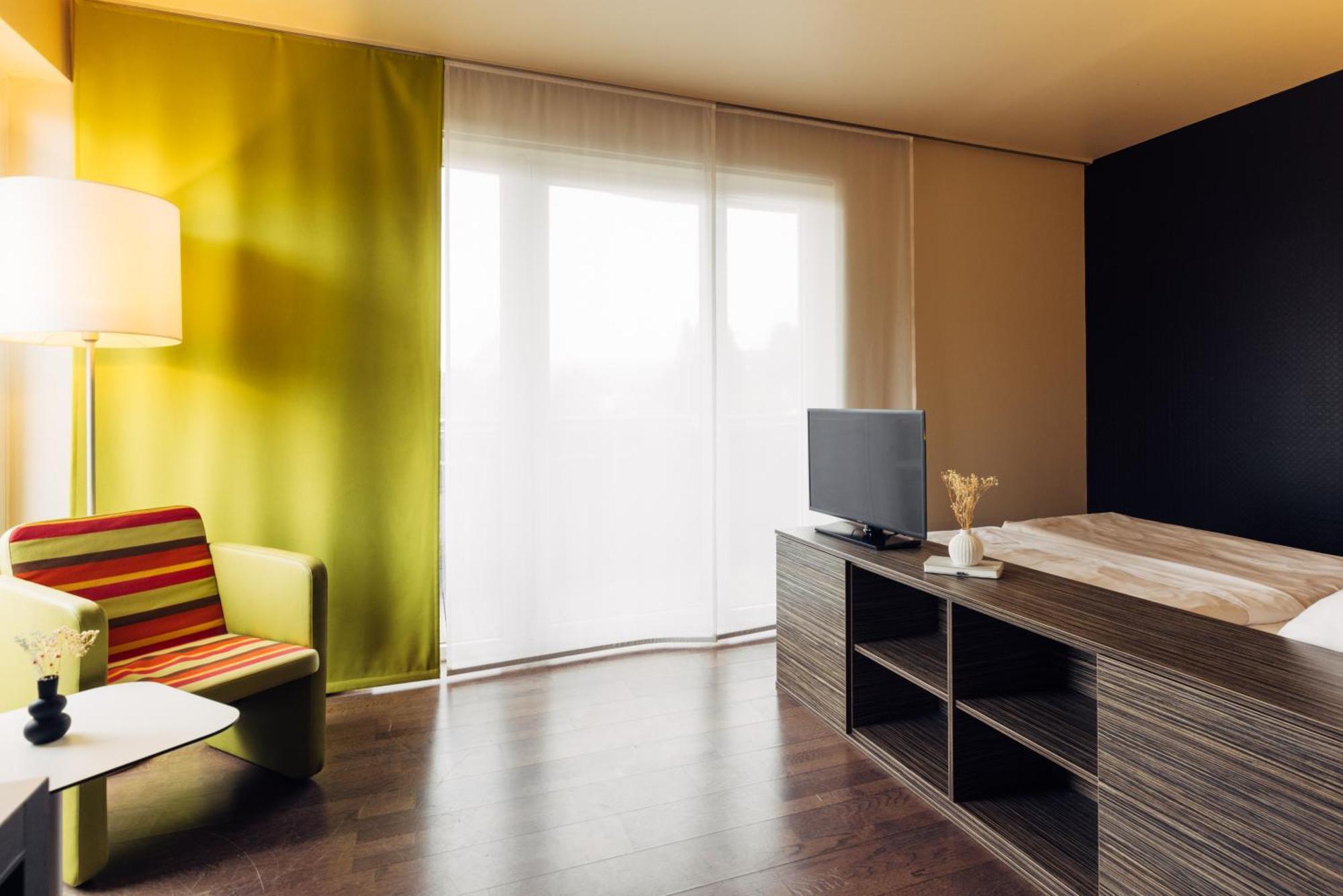 Harry'S Home Hart Bei Graz Hotel & Apartments Exterior photo