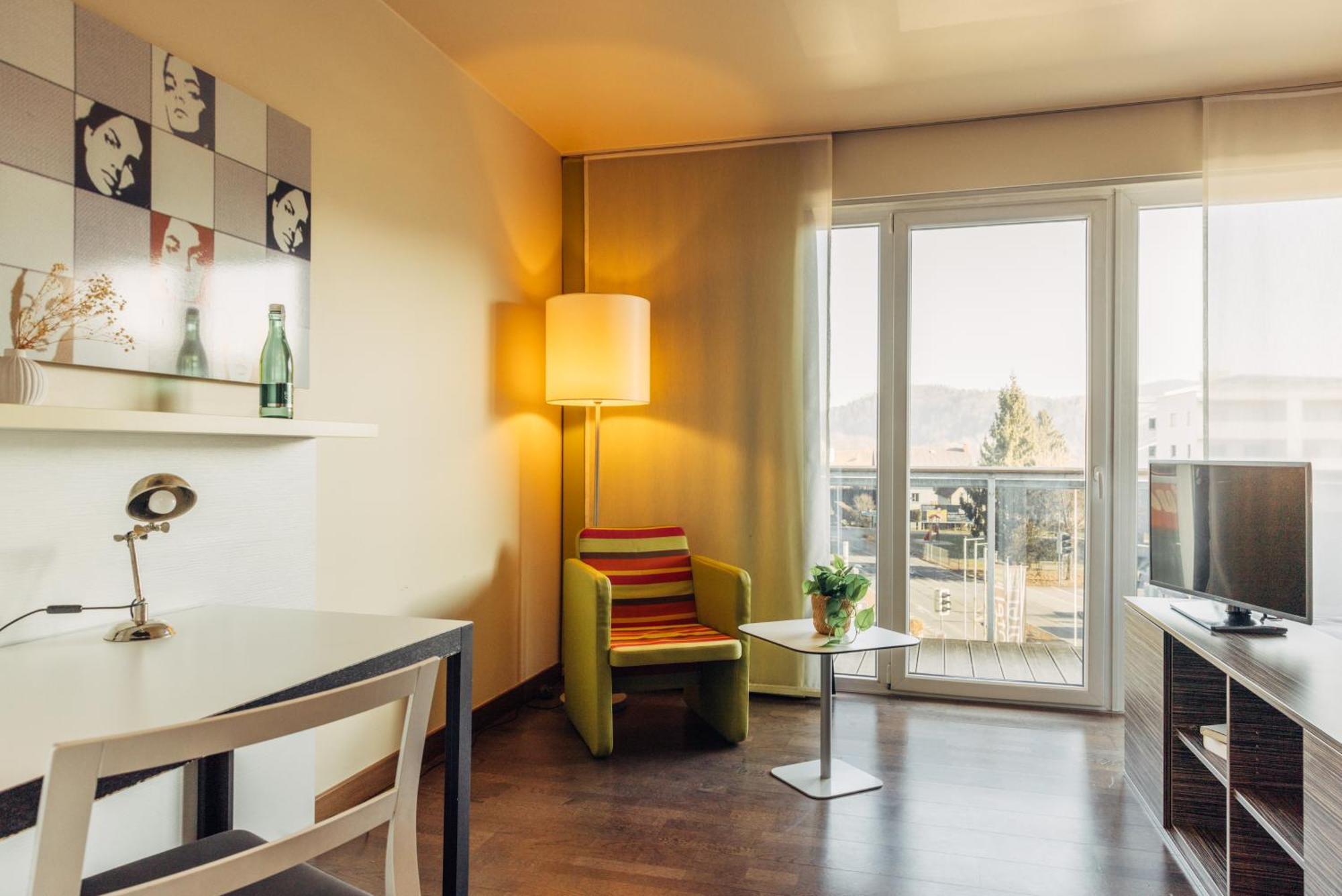 Harry'S Home Hart Bei Graz Hotel & Apartments Exterior photo