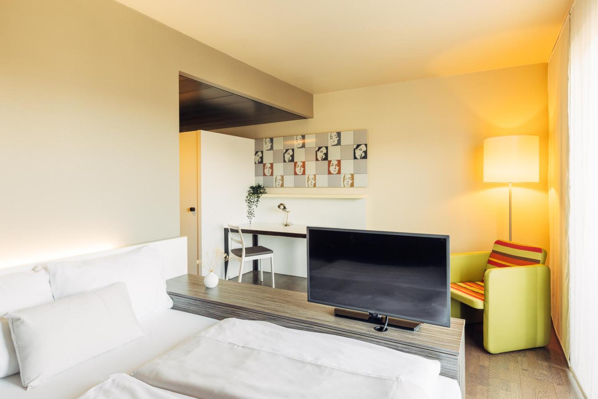 Harry'S Home Hart Bei Graz Hotel & Apartments Exterior photo